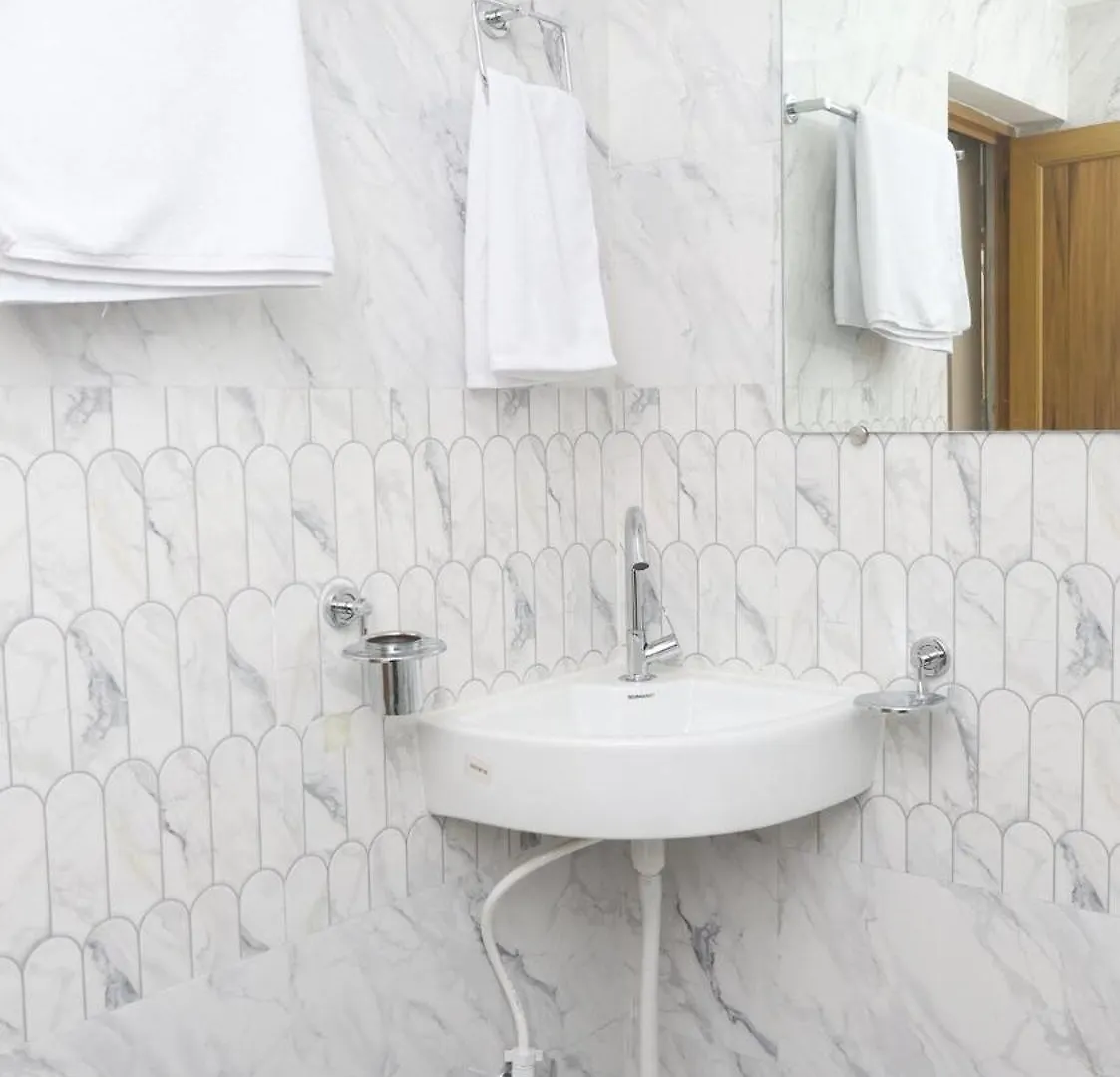 Exquisite House With 3 Pvt Bathrooms - 10 Min Walk From Assi Ghat Varanasi Appartamento