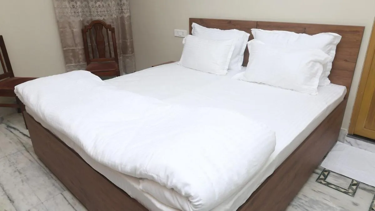 Exquisite House With 3 Pvt Bathrooms - 10 Min Walk From Assi Ghat Varanasi India